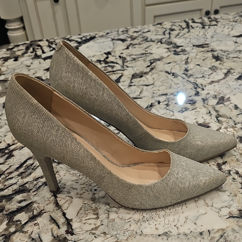 Nine West Gray/Taupe Heels Size 10